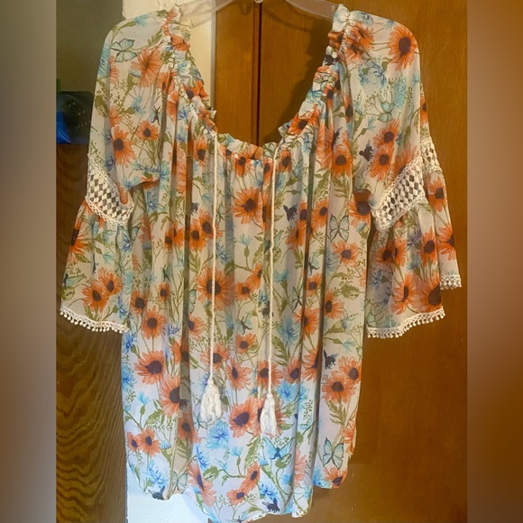 easel Tops - Easel Los Angeles EUC 23”PTP boho floral print 3/4 sleeves lace trim tassel tie